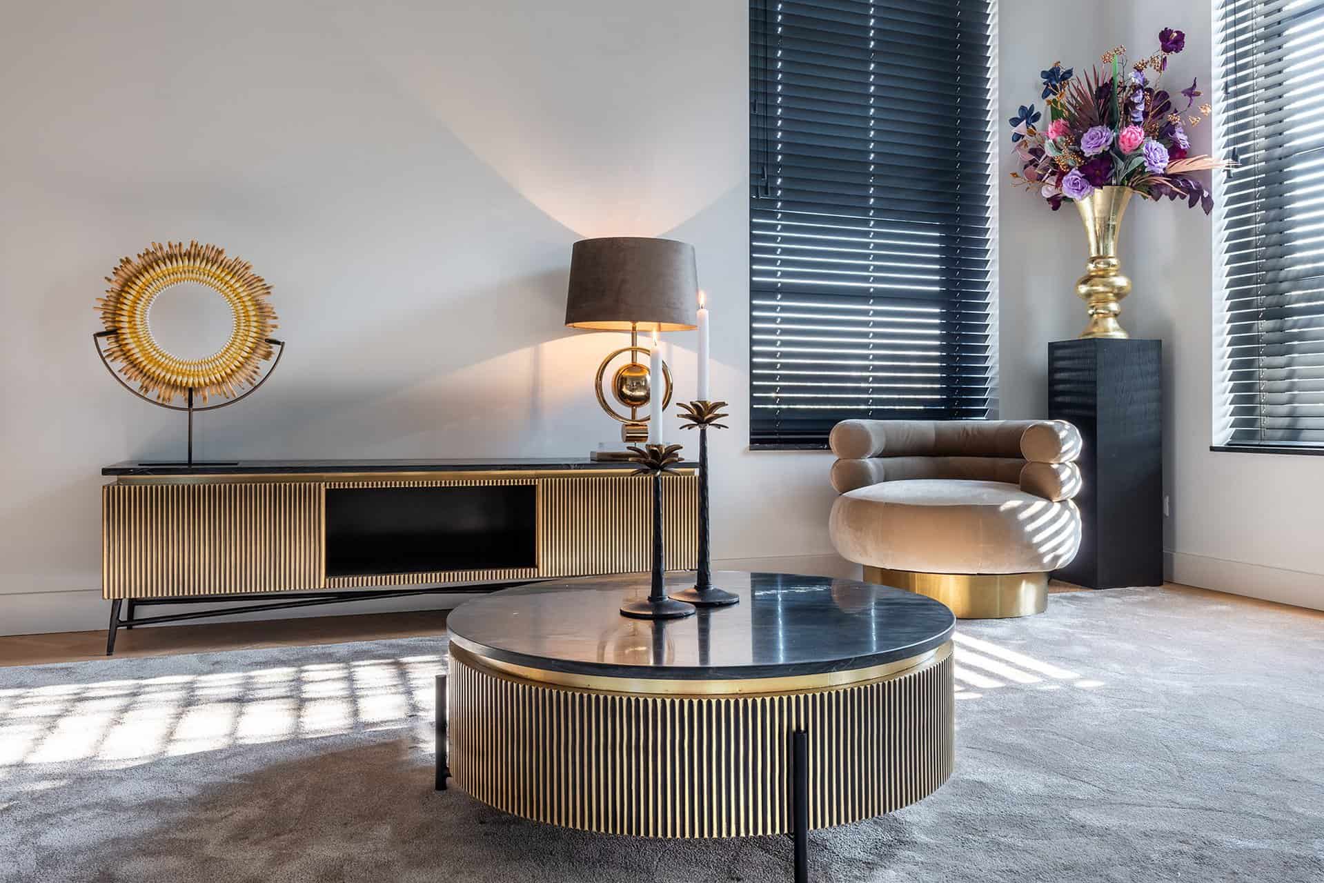 68686e3fc9a6b-7574-7576-7573-s4528_sand_velvet-s4530_white_boucle-lb-0072-fo-0040-va-0098-ka-0092-ka-0093-setting_3-2