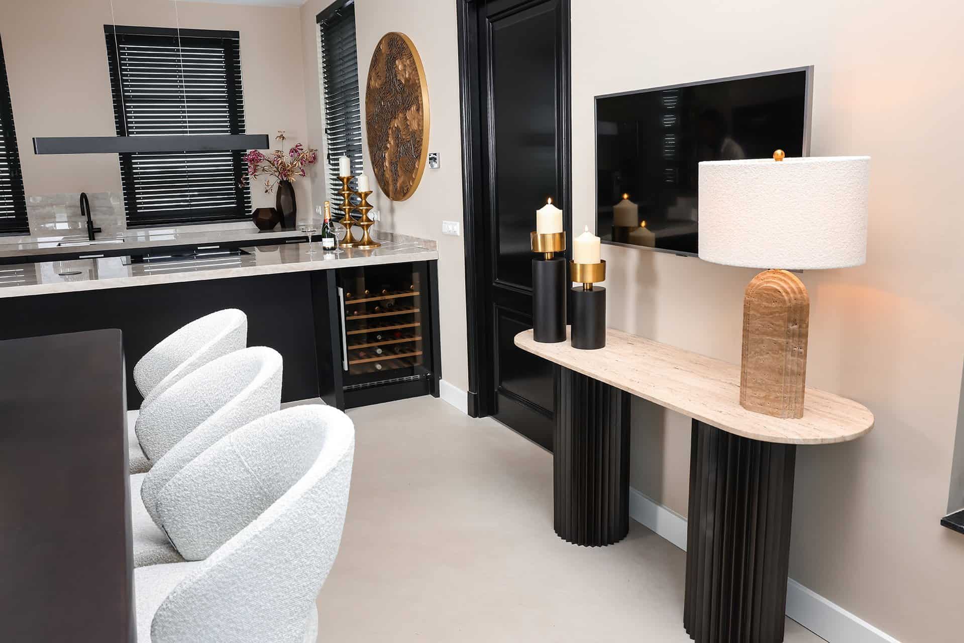 68686e4d878c9-s4561_white_boucle-7910-lb-0159-ka-0246-ka-0247-wa-0012-ka-0197-ka-0198-va-0320-va-0321-setting_1-5